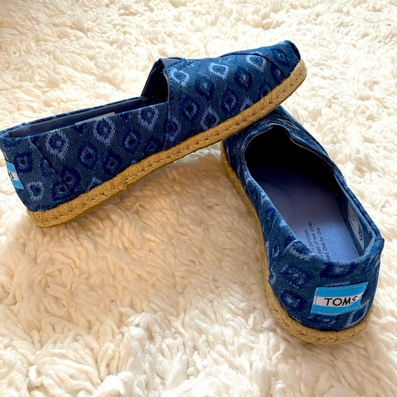 Tom’s Blue Washed Denim Flats - Picture 5 of 5